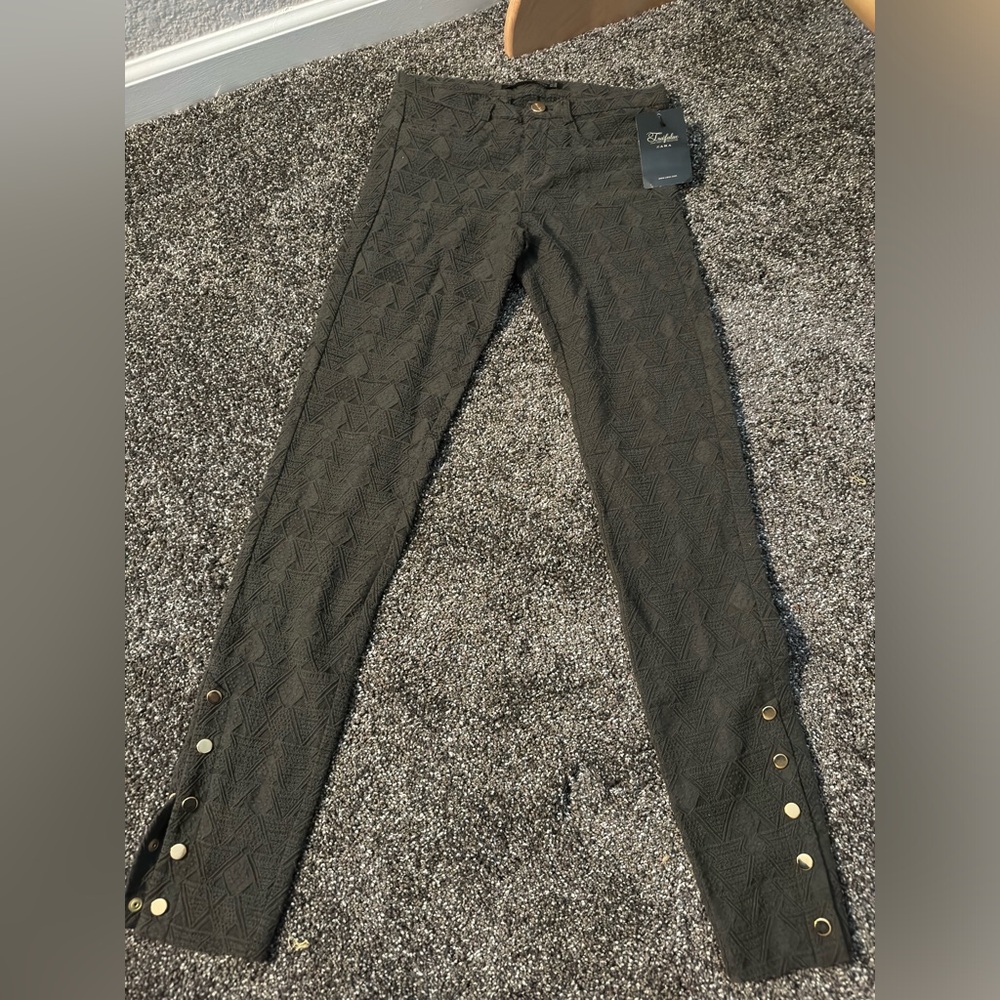 NWT Zara military green, Aztec pattern crop pants, size 2
